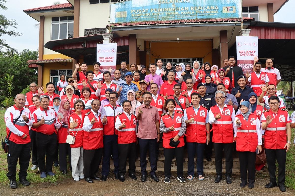 Bulan Sabit Merah agih sumbangan buat lebih 6,000 keluarga terjejas bah