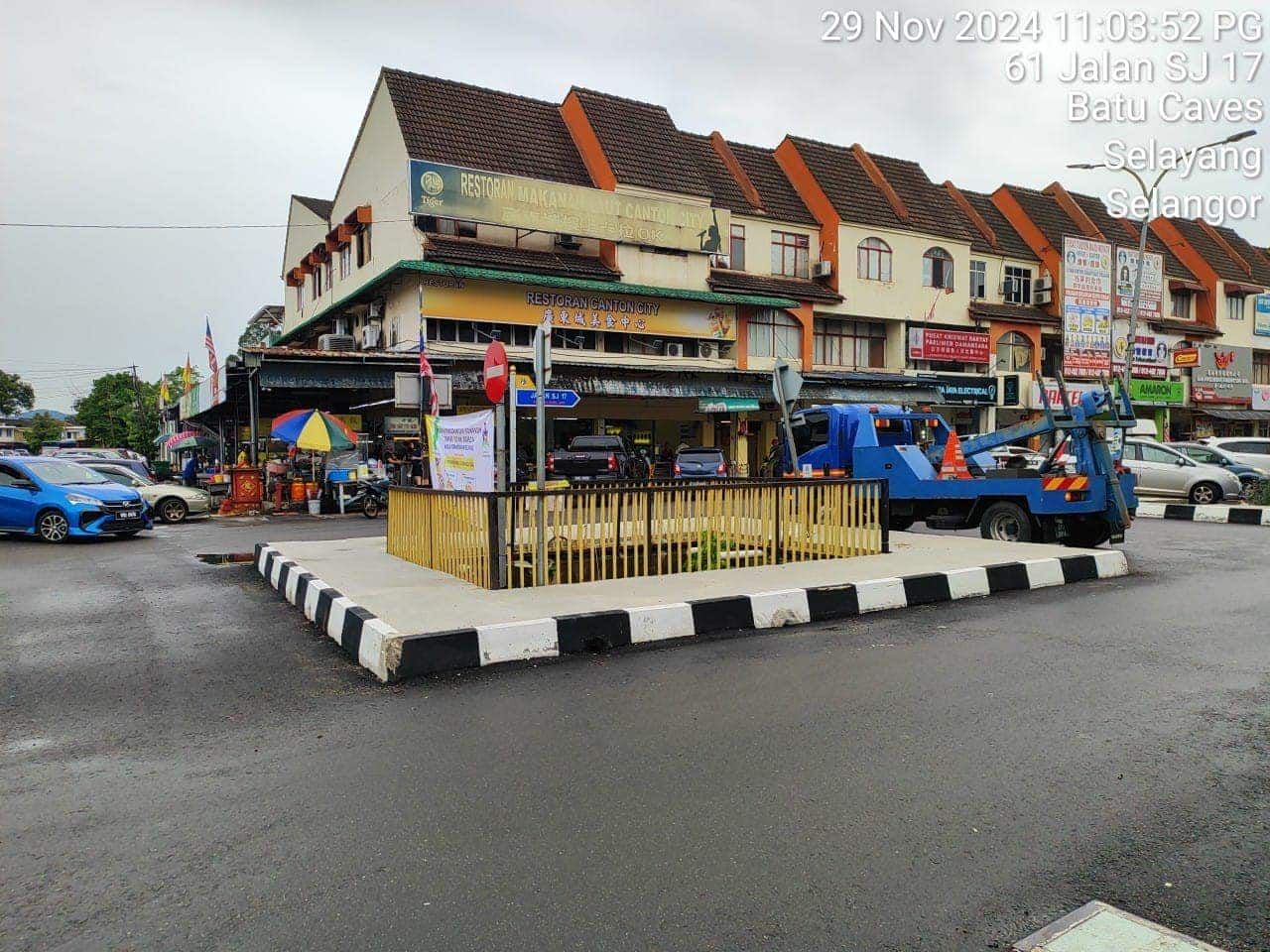 士拉央再也商业中心今晚挂灯笼  商民受促轿车勿停过夜