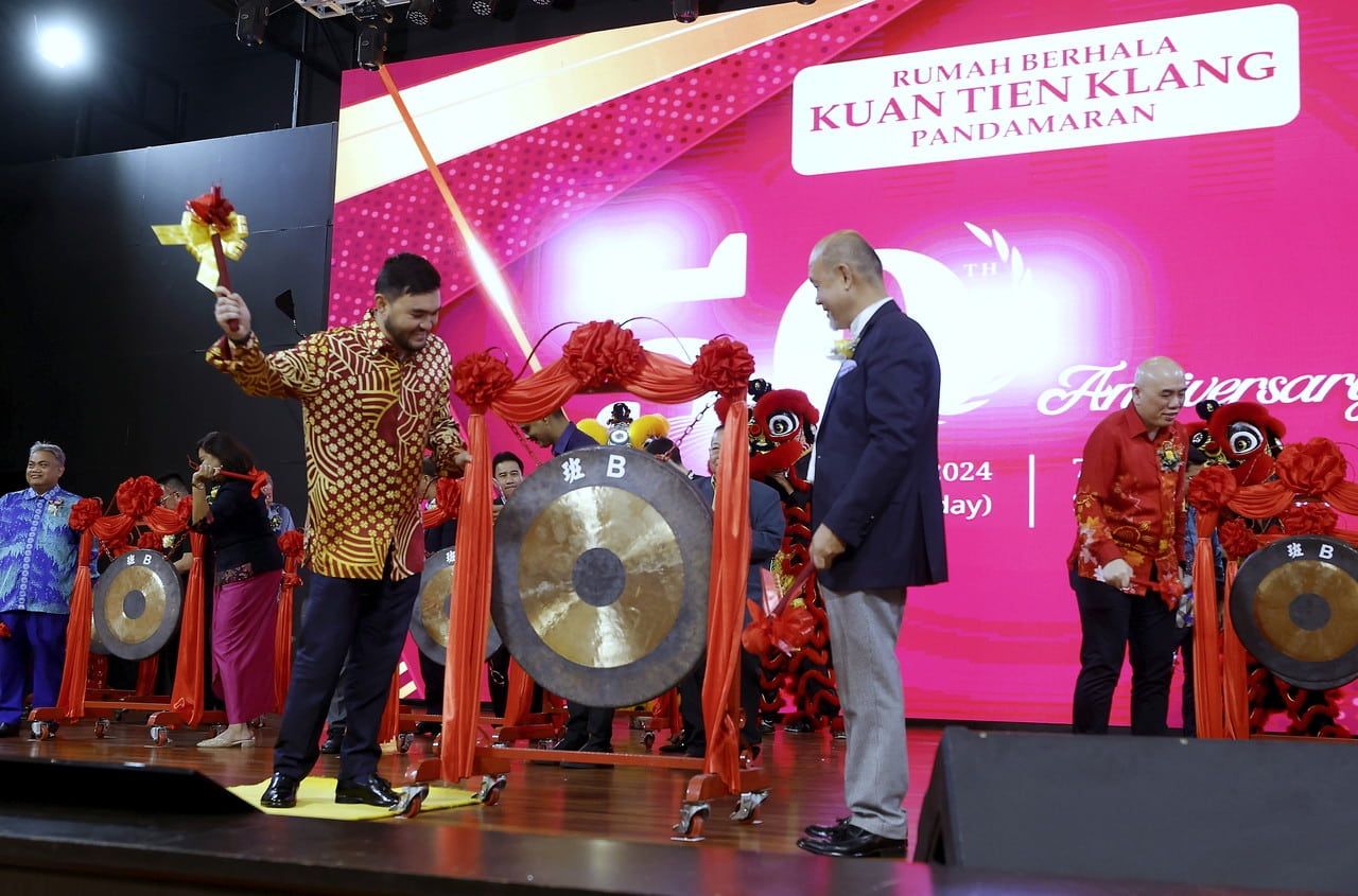 雪王储为班村观天宫50周年庆典鸣锣  各族领袖代表出席场面热闹