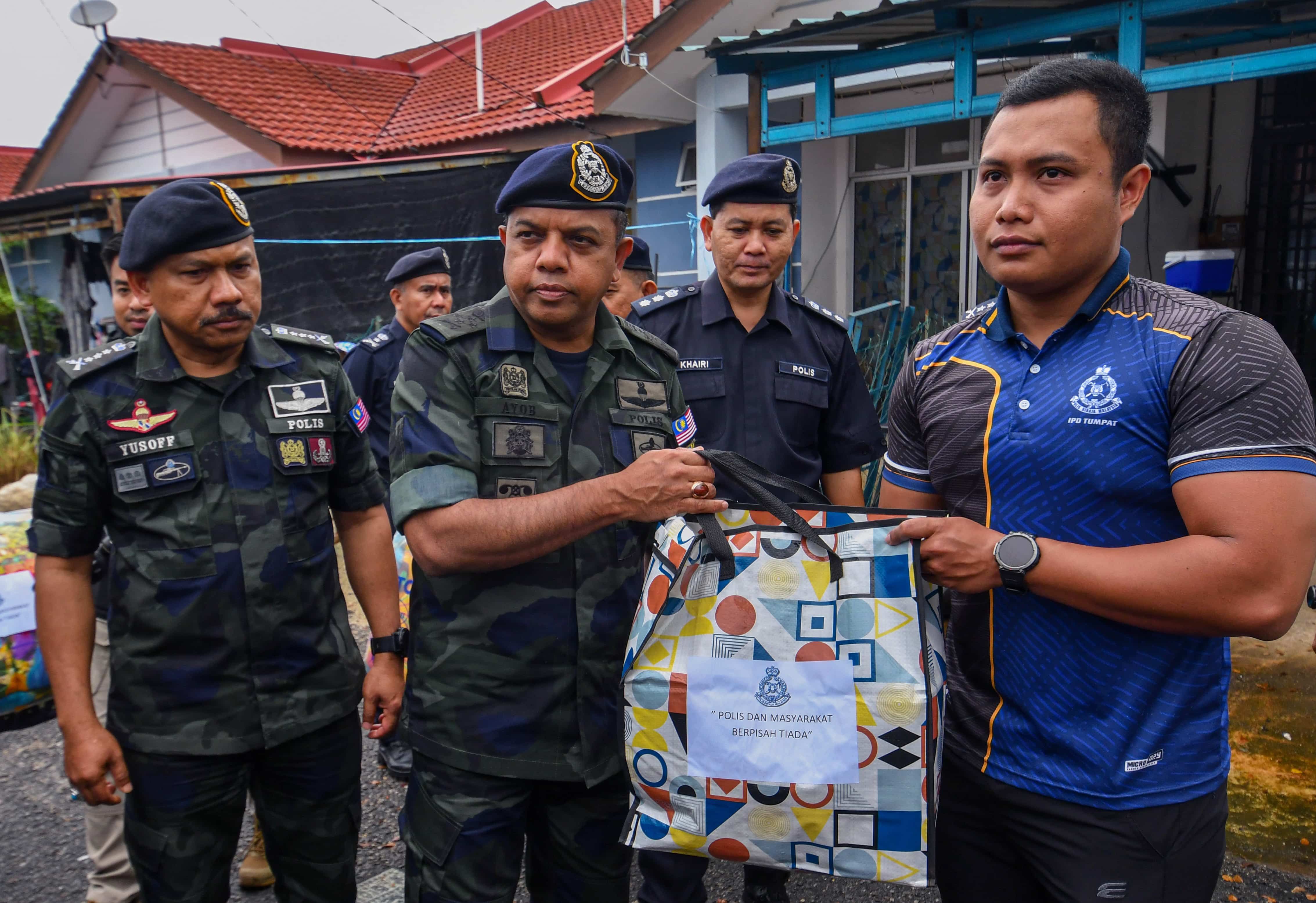 丹州逾千警员受水灾影响