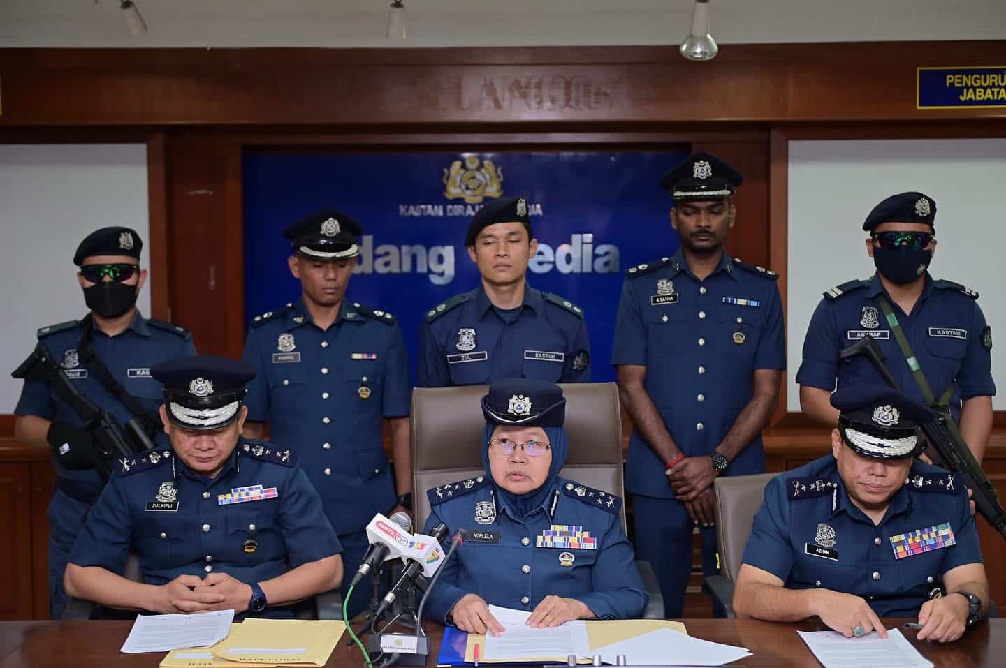 试图以食品饮料包装鱼目混珠 2男机场走私毒品被捕