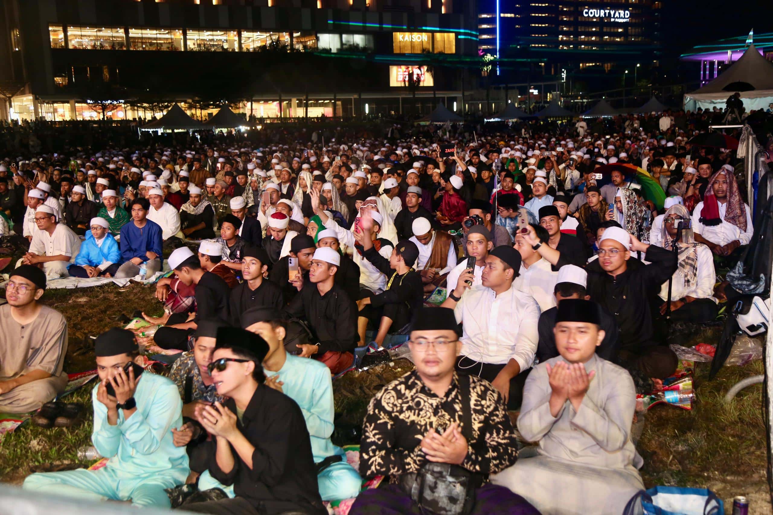 Hanya tetamu, Gus Azmi alun selawat di luar jangkaan penganjur