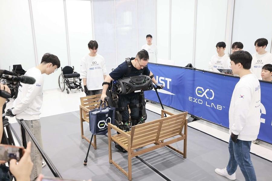 South Korean team develops ‘Iron Man’ robot that helps paraplegics walk