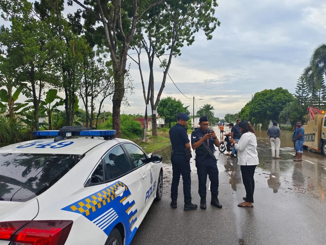 கன மழையின் காரணமாக கோத்தா கெமுனிங் வட்டாரத்தின் ஓரிரு இடங்களில் திடீர் வெள்ளம்