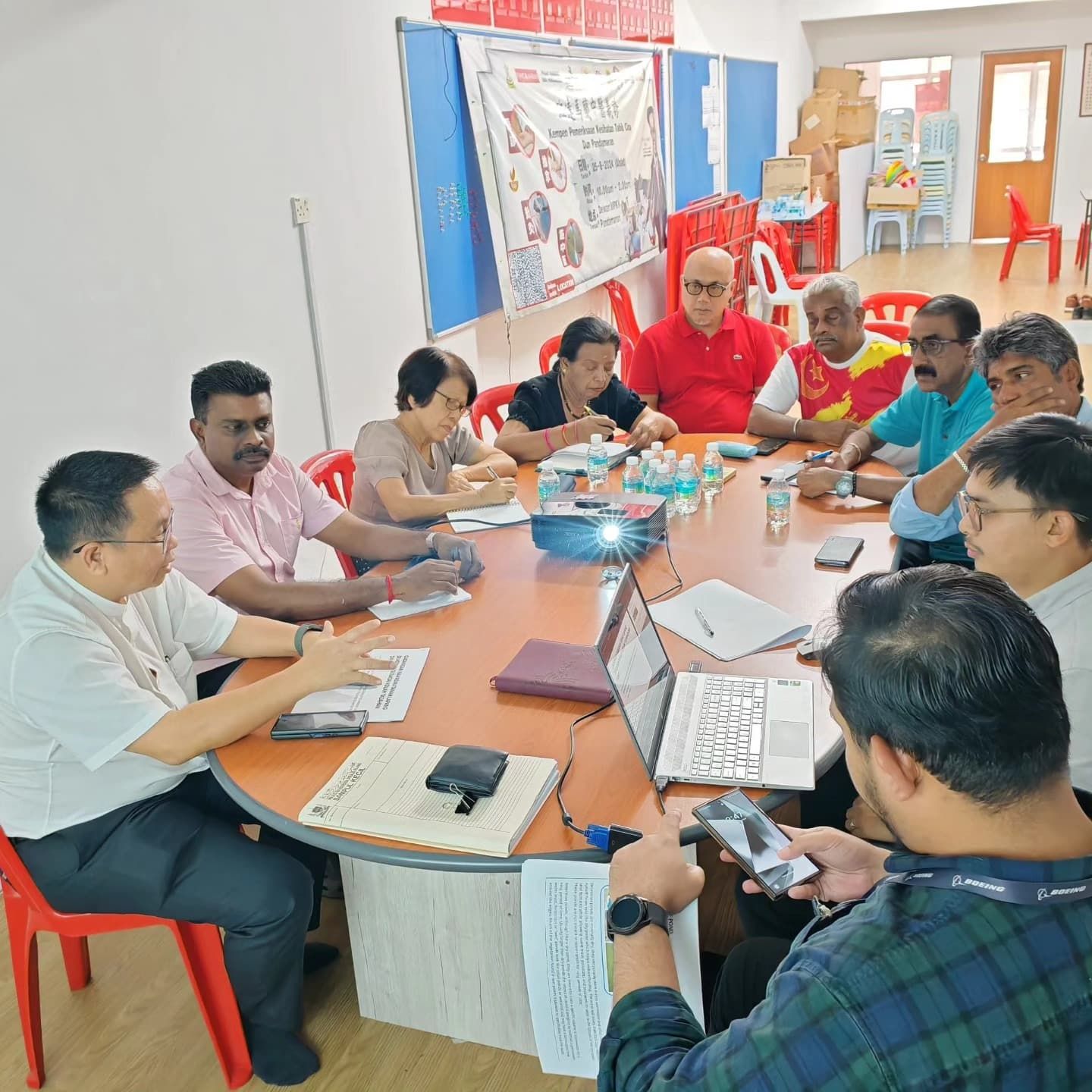 梁德志与市政厅工程组开会寻策  疏缓南方镇.八打灵英达花园闪电水灾