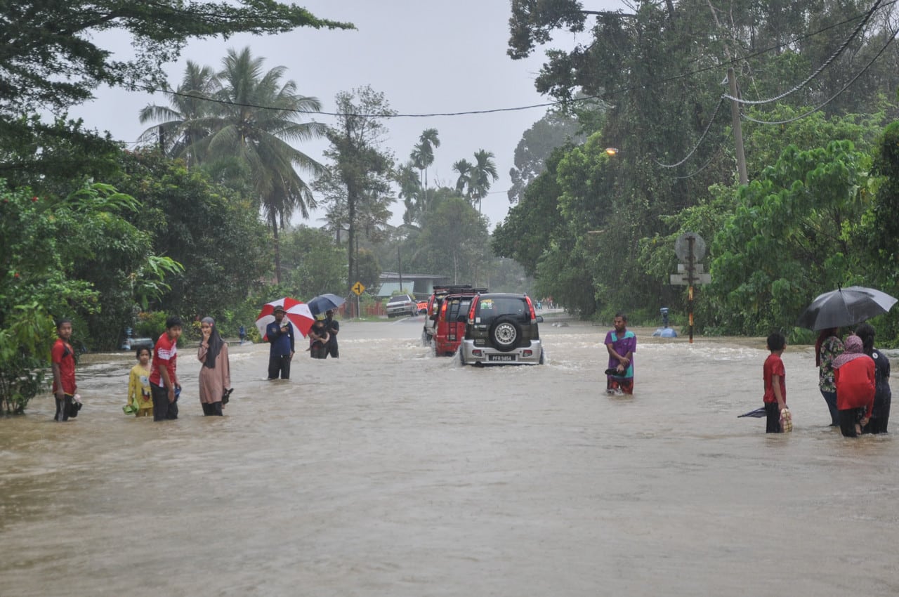 Menteri: Lebih 10,000 penyakit bawaan air dikesan di negeri terjejas banjir