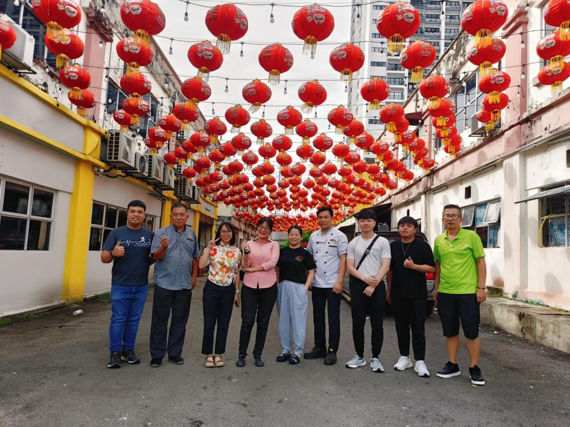 沙登商业城灯笼街换新装  380颗红灯笼迎新春