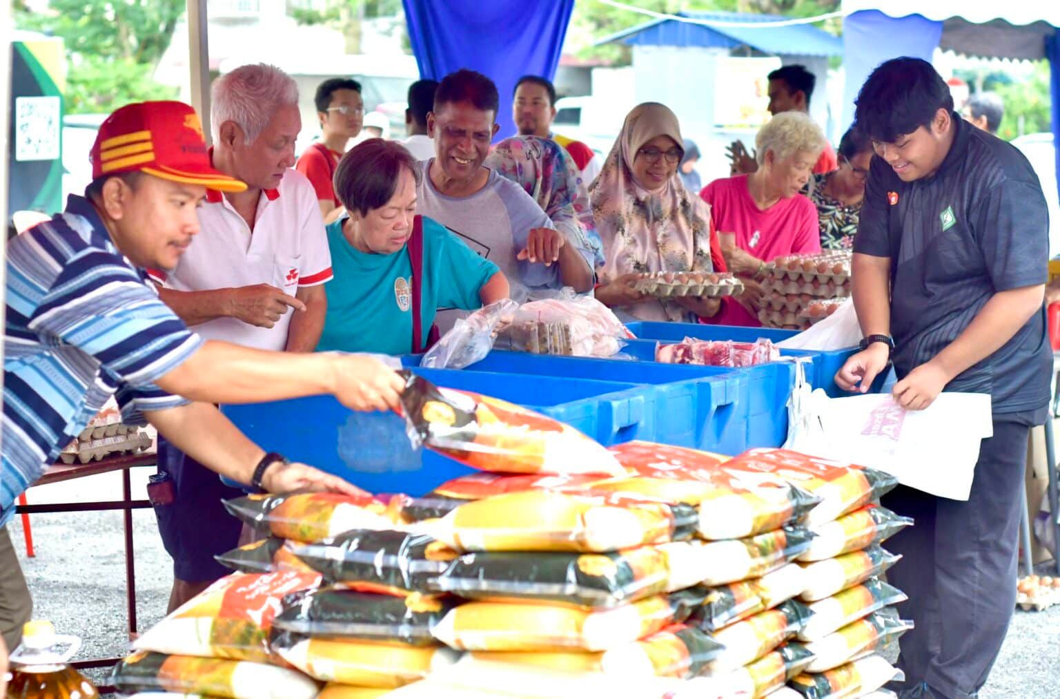 Jualan murah barangan asas di empat lokasi esok