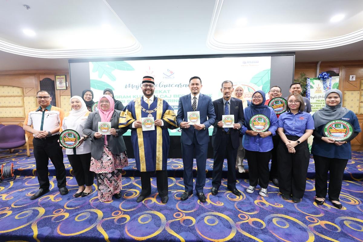 MBSJ lancar pelekat khas kutipan caj beg plastik, elak penipuan