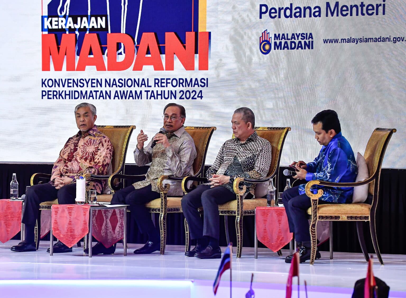 Anwar mahu jemaah menteri tingkat prestasi, pencapaian dinikmati rakyat
