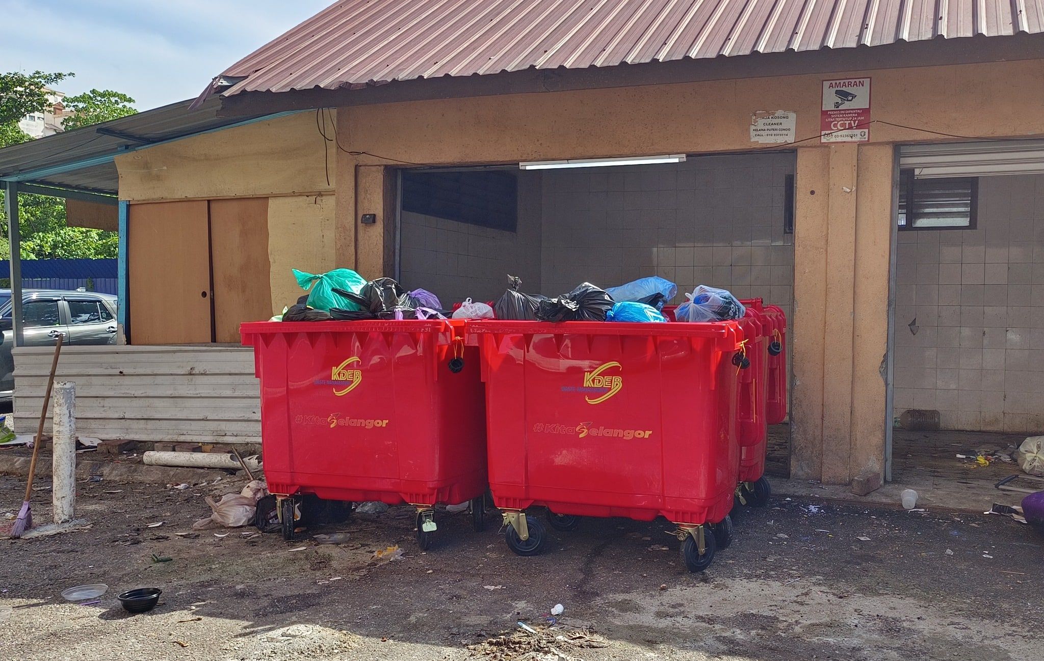 梳邦2人民房屋E座替换新垃圾桶  李健聪：进一步改善垃圾房环境