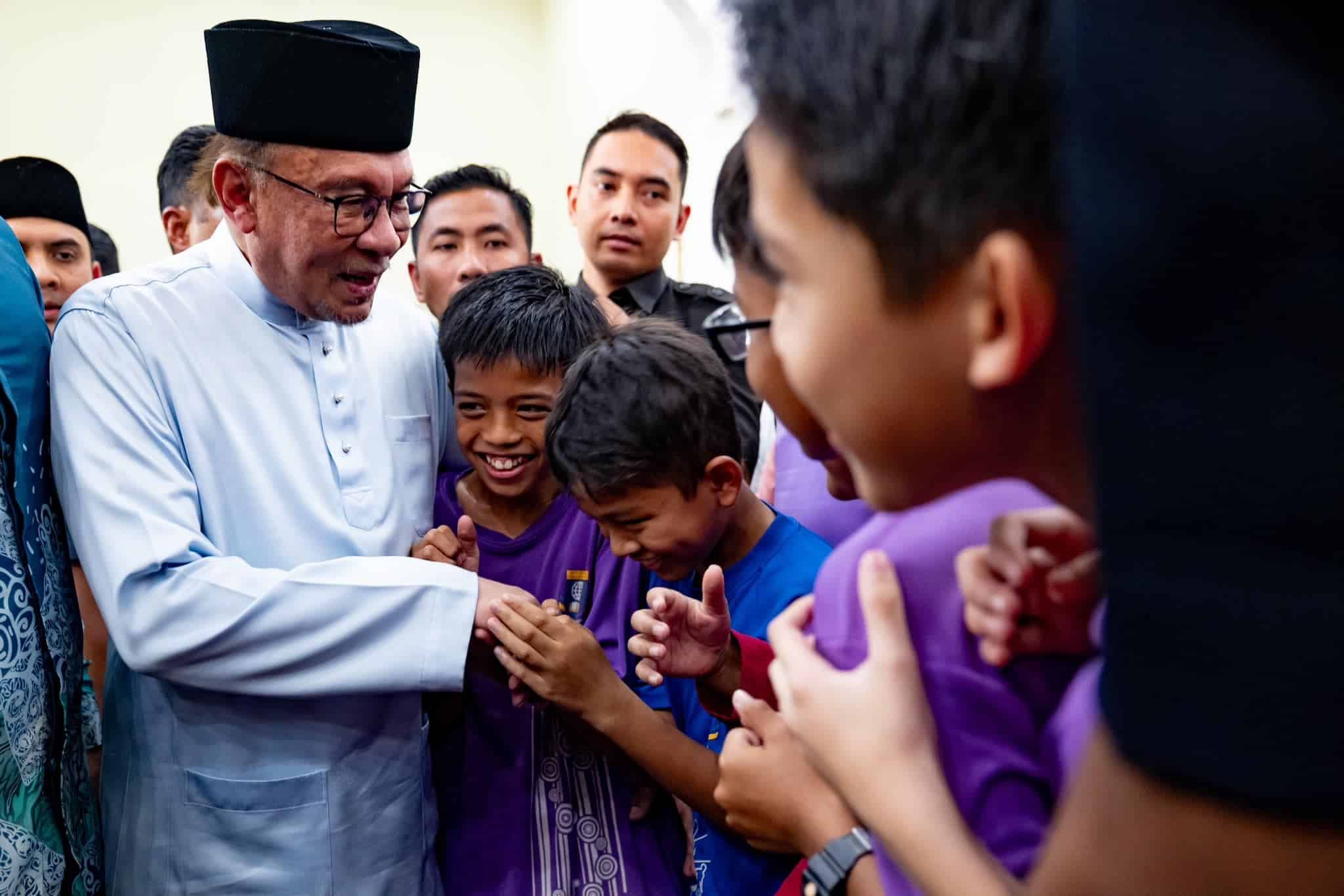 首相训诫华青用餐遭掌掴事件  互相尊重能避免宗教种族课题