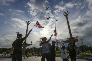 Masyarakat, premis diminta kibar Jalur Gemilang ikut garis panduan