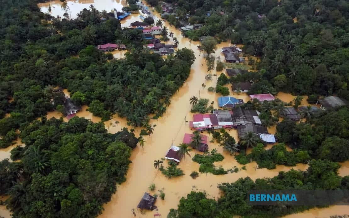 Flood evacuee numbers drop in 3 states, 4 others unchanged