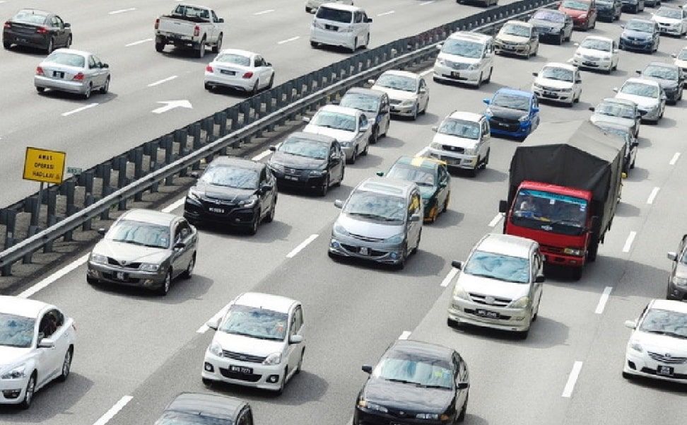 圣诞年终学校假期车流激增 警方“顺畅行动”直至1月2日