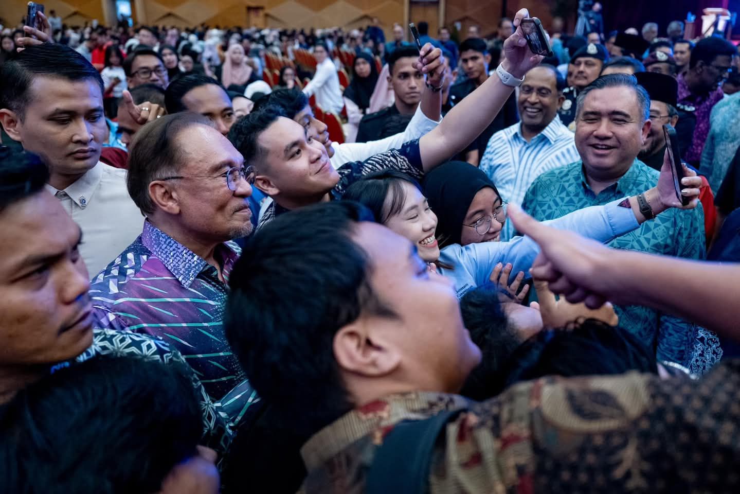 明年大专生机票补贴计划 每人RM300提高至RM400