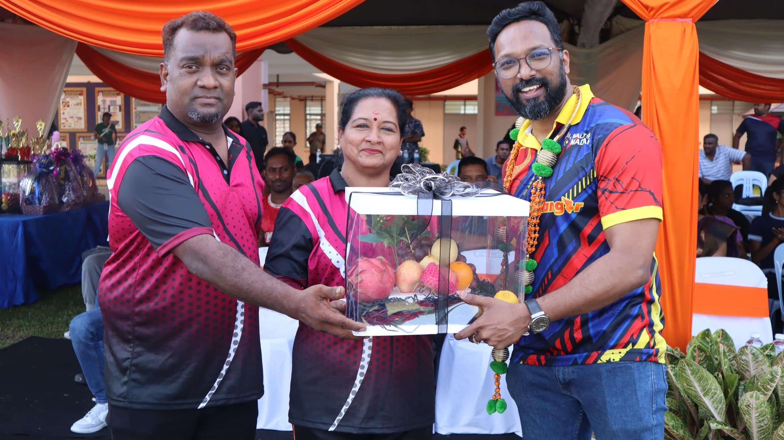 சீபில்டு தமிழ்ப்பள்ளி விளையாட்டுப் போட்டியை சட்டமன்ற உறுப்பினர் பிரகாஷ் தொடக்கி வைத்தார்