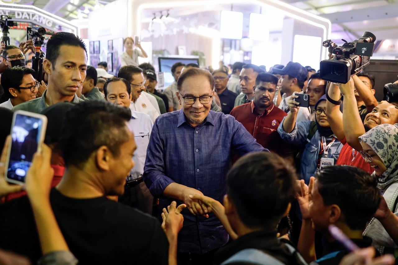 Anwar: Tiada diskriminasi, usaha basmi kemiskinan libat semua kaum