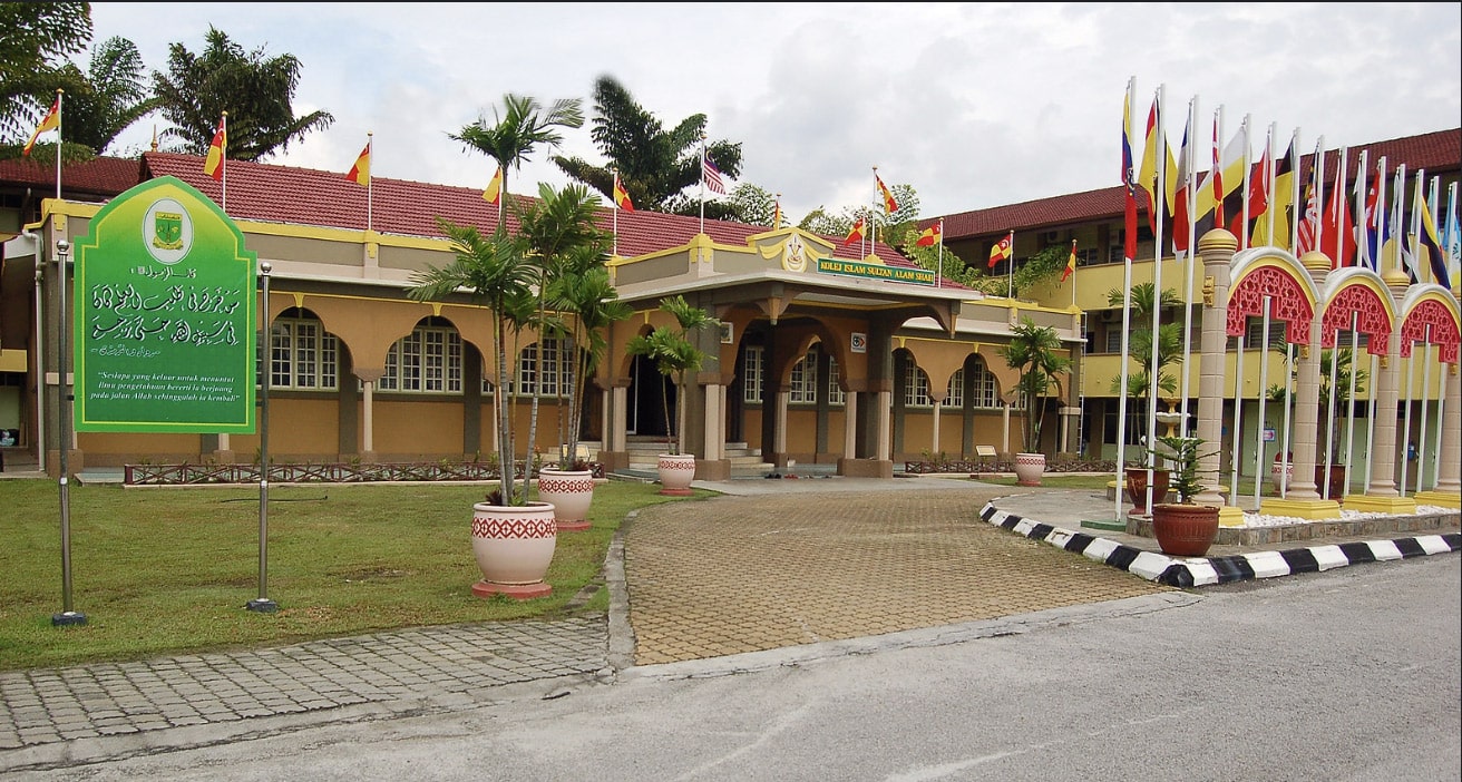 Sultan Sir Hisamuddin wakaf istana, jadikan kolej Islam