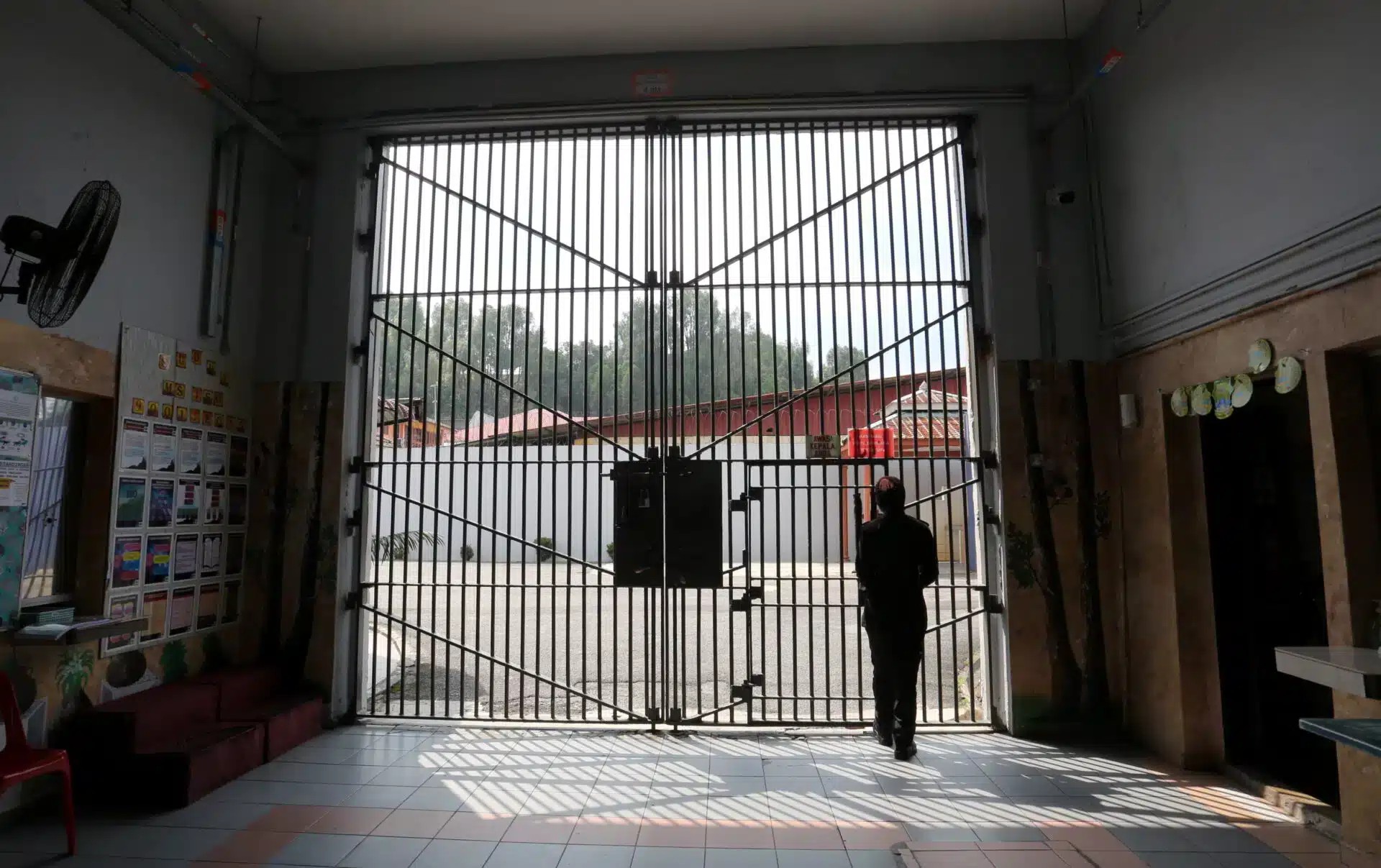 Inmate who earned PhD in prison gets royal pardon