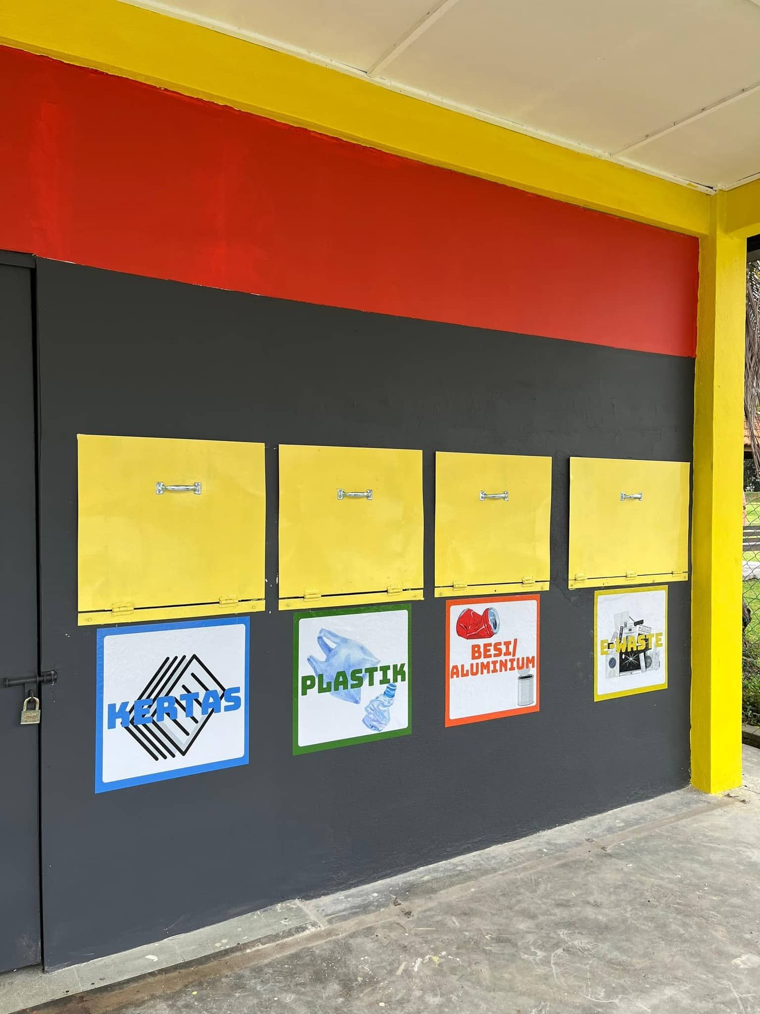 3座全新自助投递资源回收中心启用  雪邦市会吁居民齐分类垃圾保护地球