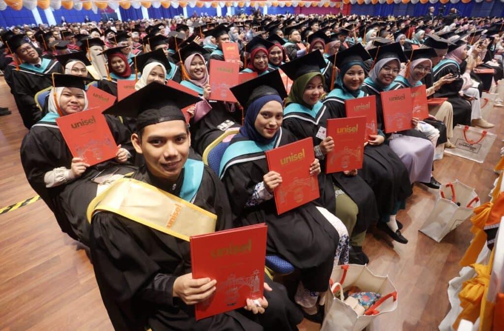 Anak Selangor boleh mohon bantuan masuk universiti mulai hari ini