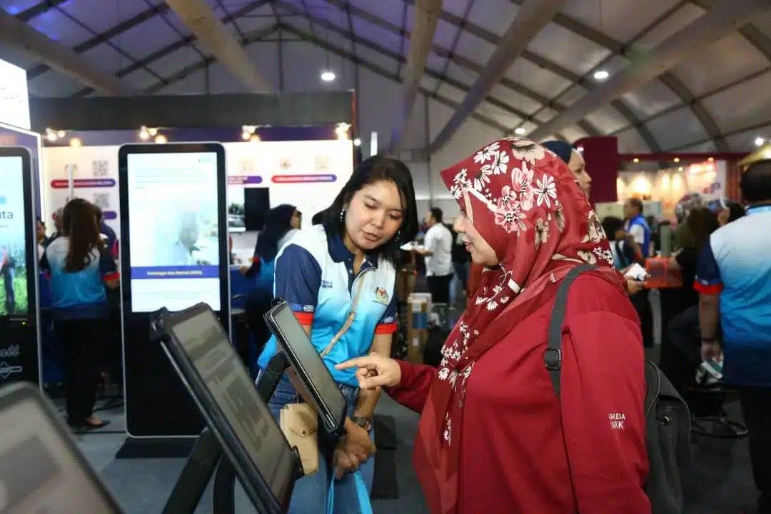 ரஹ்மா உதவி தொகை விநியோகிக்கப்படுகிறது