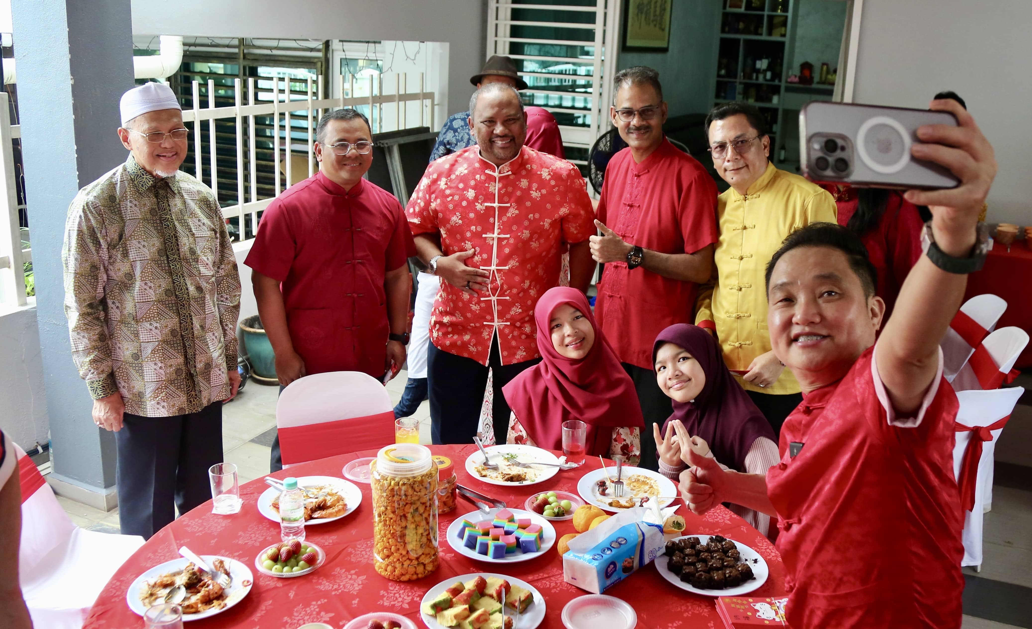 Perpaduan bawa kesejahteraan, aneka bantuan buat masyarakat Tionghoa