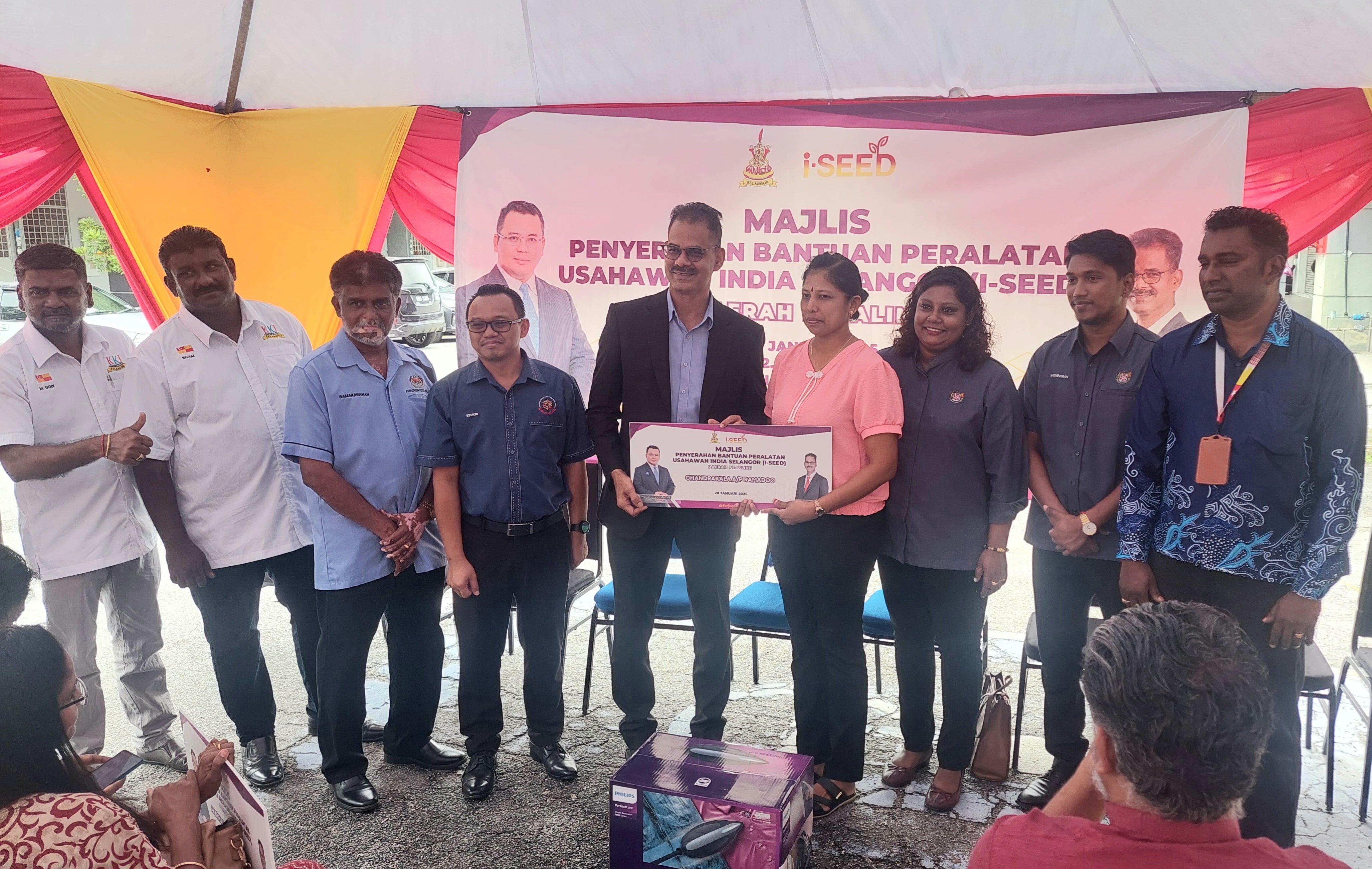 பெட்டாலிங் மாவட்டத்தைச் சேர்ந்த 20 பேர் ஐ.சீட் வழி வர்த்தக உபகரணங்களைப் பெற்றனர்