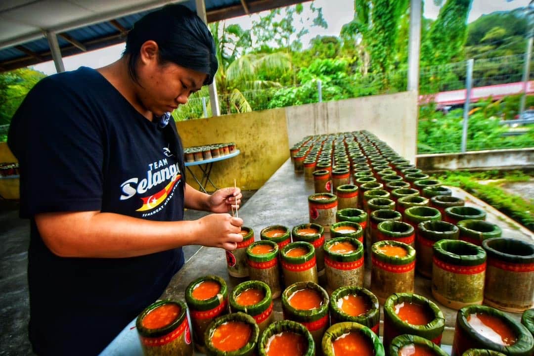 Keenakan kuih bakul acuan buluh, kukus hingga 20 jam