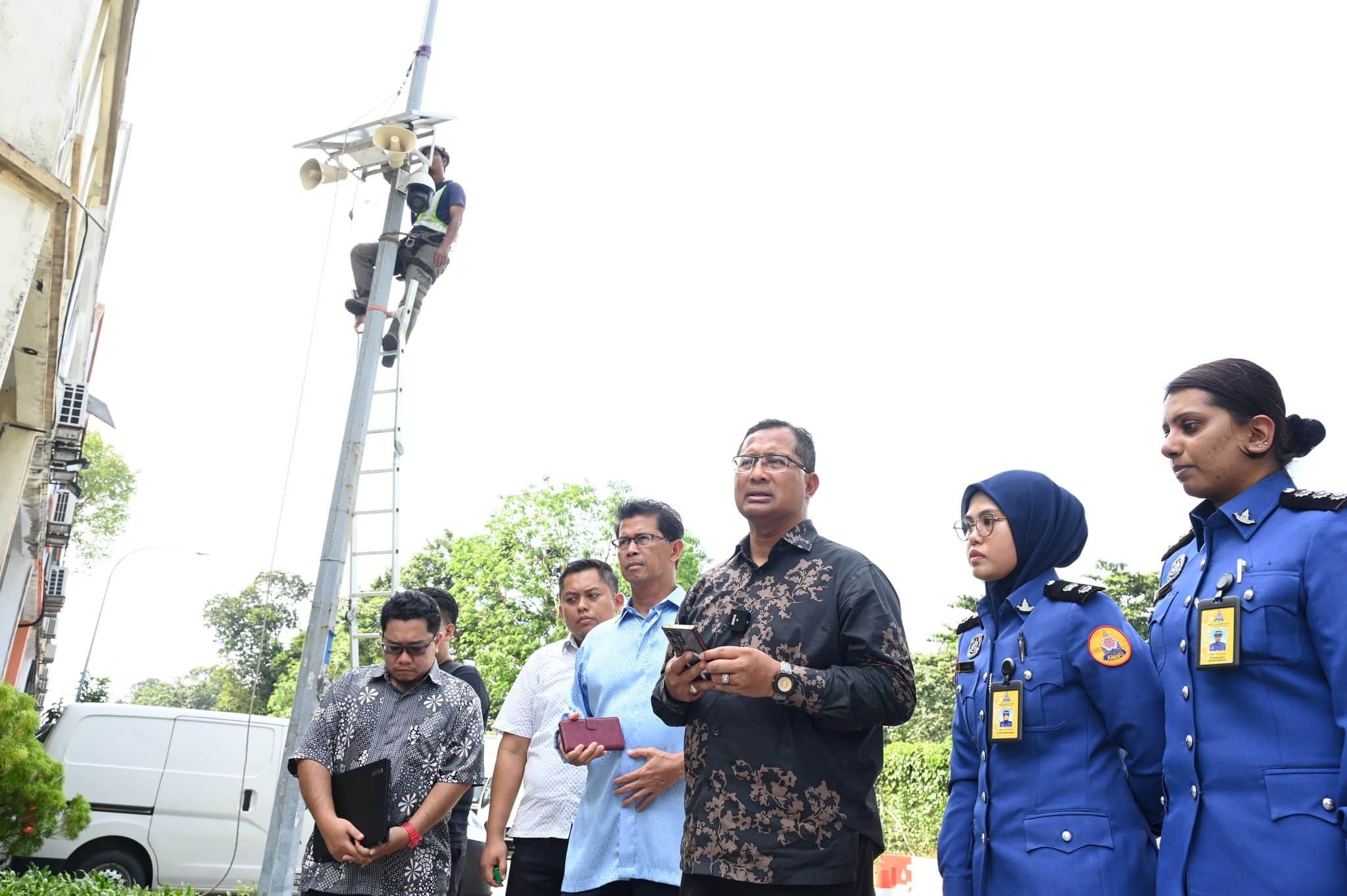 官员乔装巡逻及电眼监控   灵市厅严打非法倒垃圾开144罚单