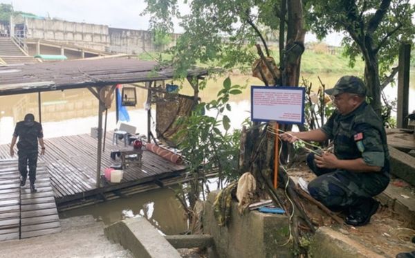 执法人员监管马泰边界安全 原住民部队乘船和摩托巡逻