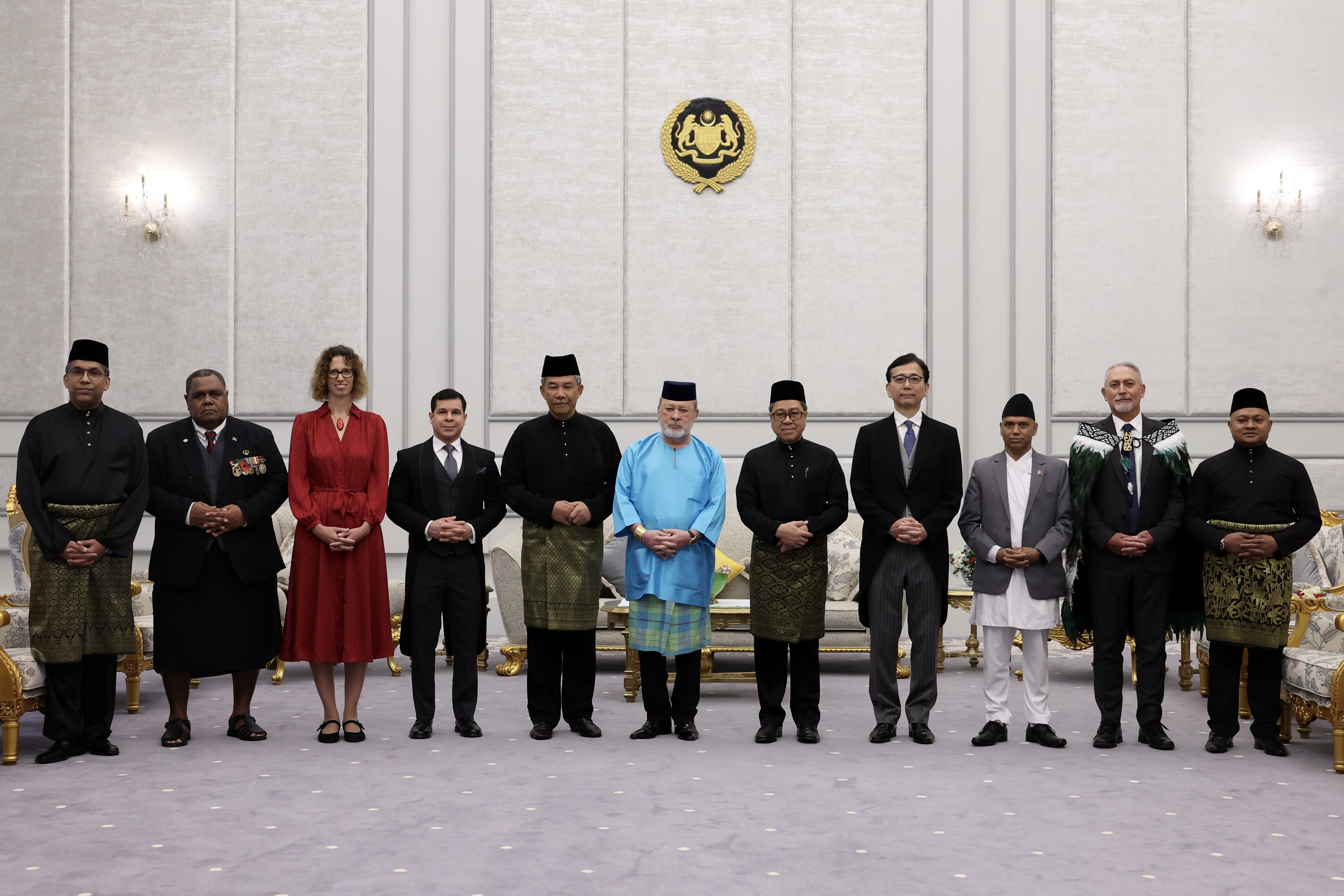 King receives credentials of six envoys