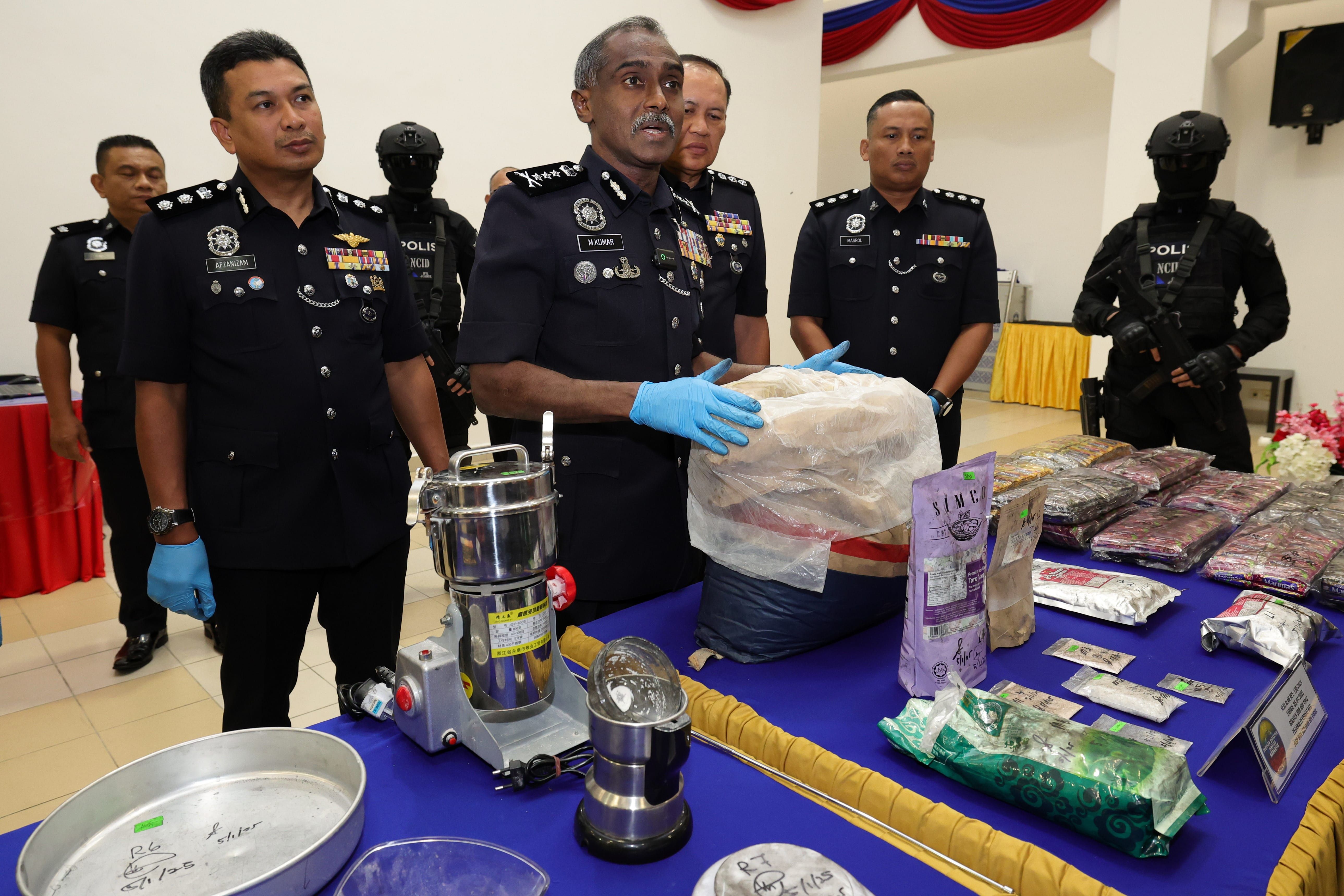 警捣破贩毒集团.起总值逾1359万毒品  首脑与4嫌犯落网