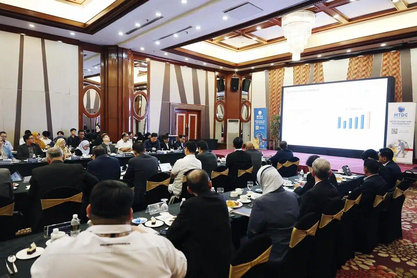 பிராந்திய மற்றும் உலகளாவிய விண்வெளித் துறையை வழிநடத்த சிலாங்கூர் சரியான பாதையில் செல்கிறது.