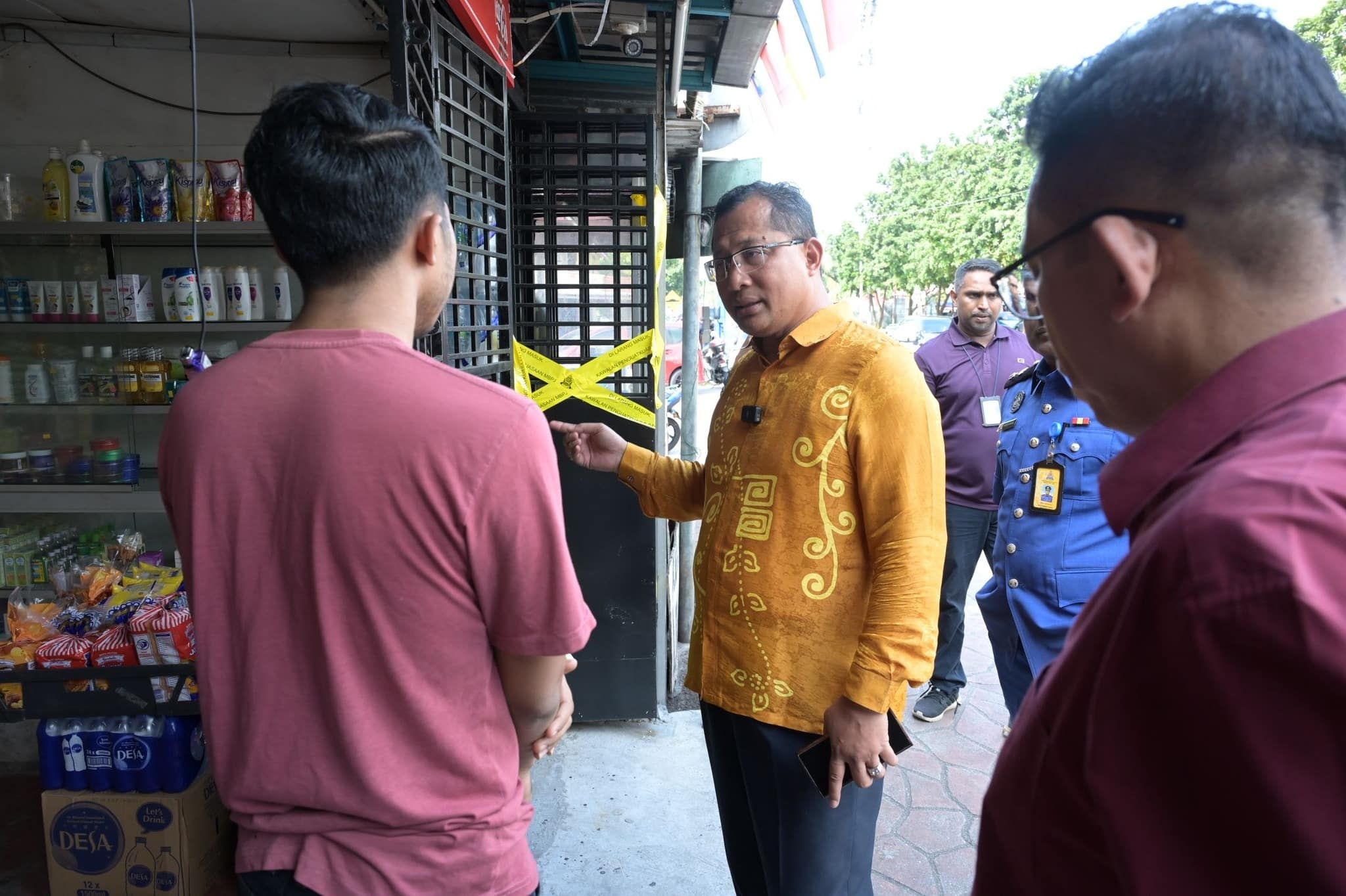 无牌营业·非法聘用外劳 灵市厅查封4商铺