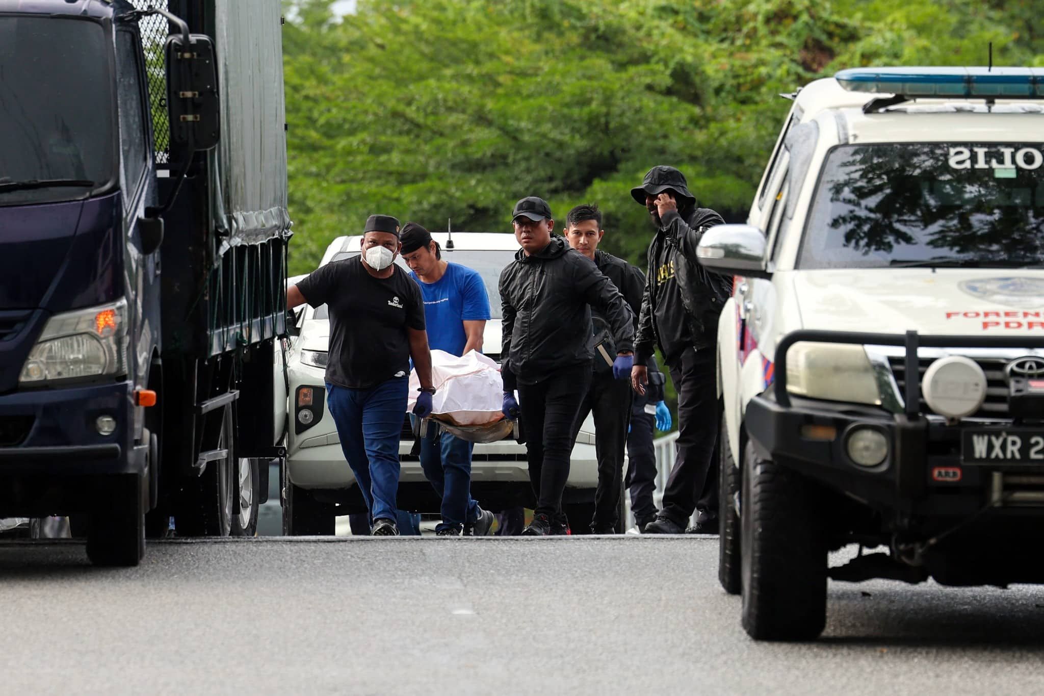 涉嫌17抢劫盗车案 3男拒停车被警击毙