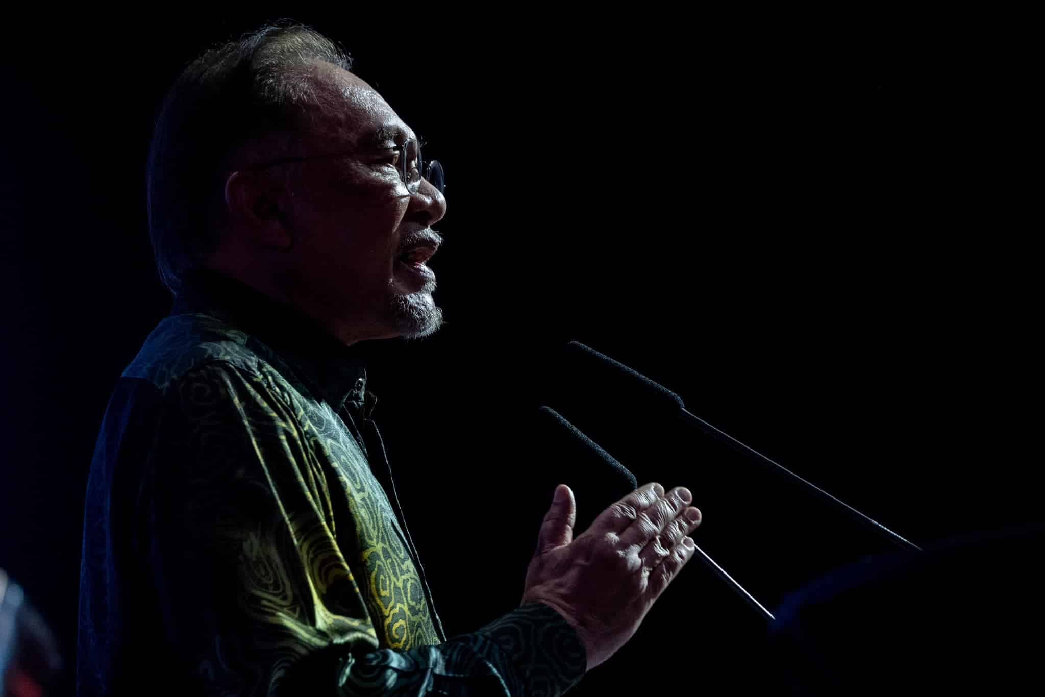 呼吁穆斯林重现夜行登宵精神  安华：培养强大自律工作精神