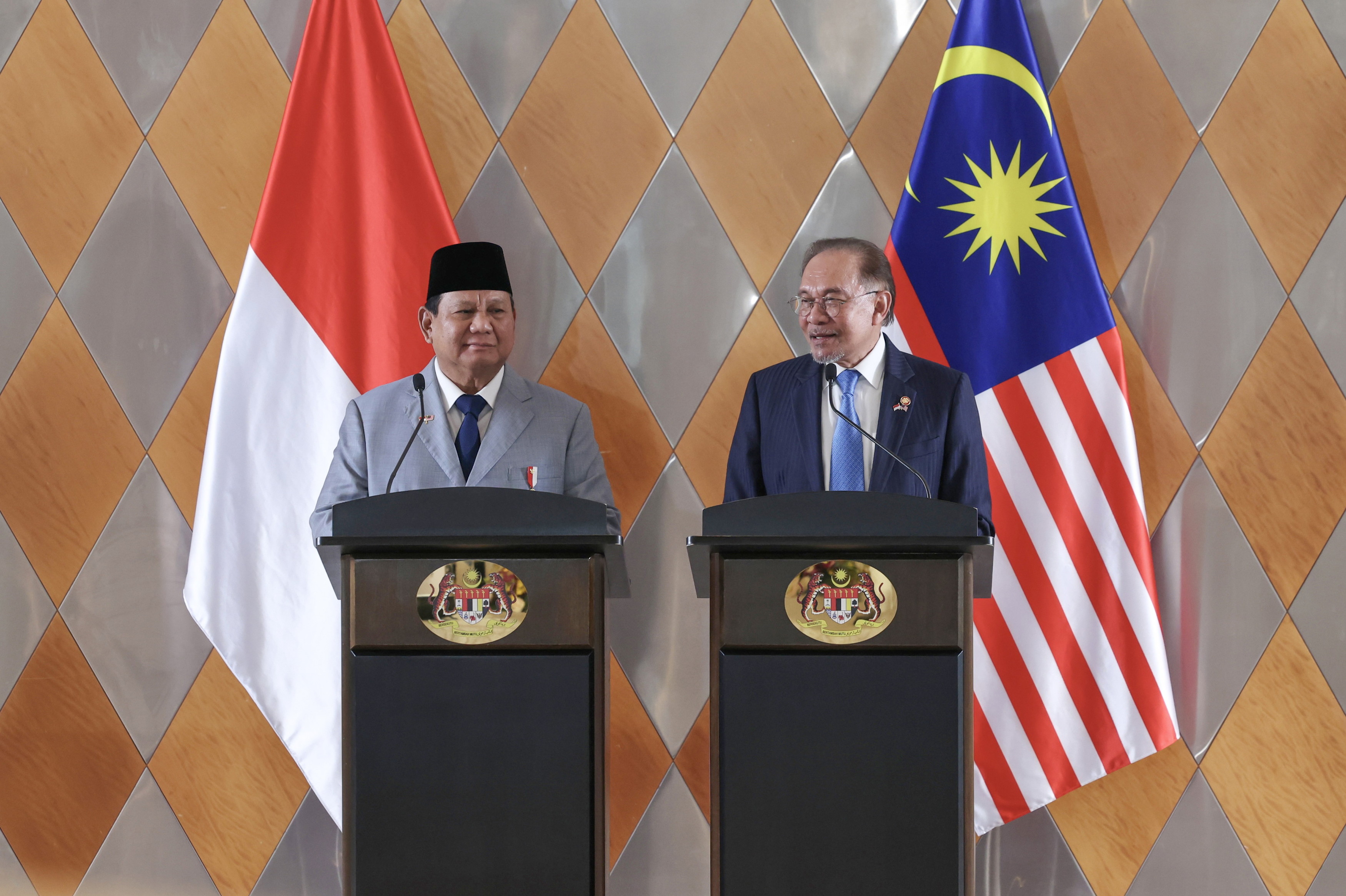 Malaysia, Indonesia committed to ensure continued cooperation between Petronas, Pertamina — PM