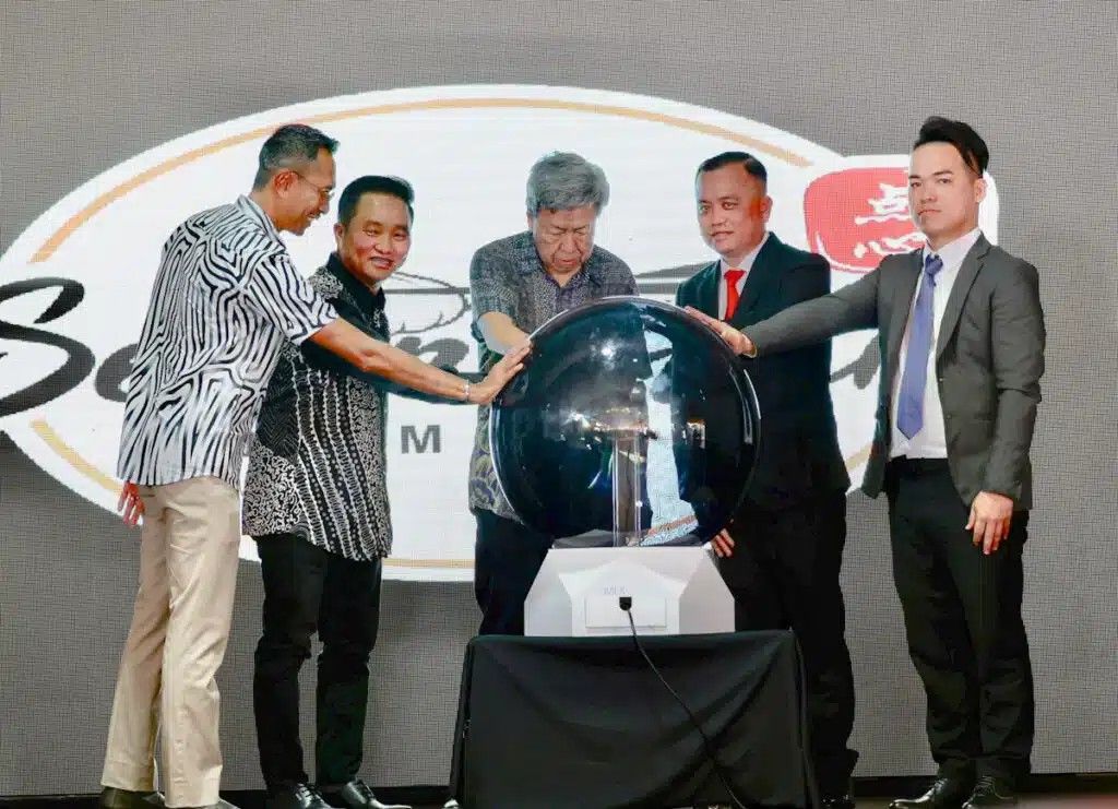 雪州苏丹为点心厂开幕 盼适耕庄名声推向国际市场