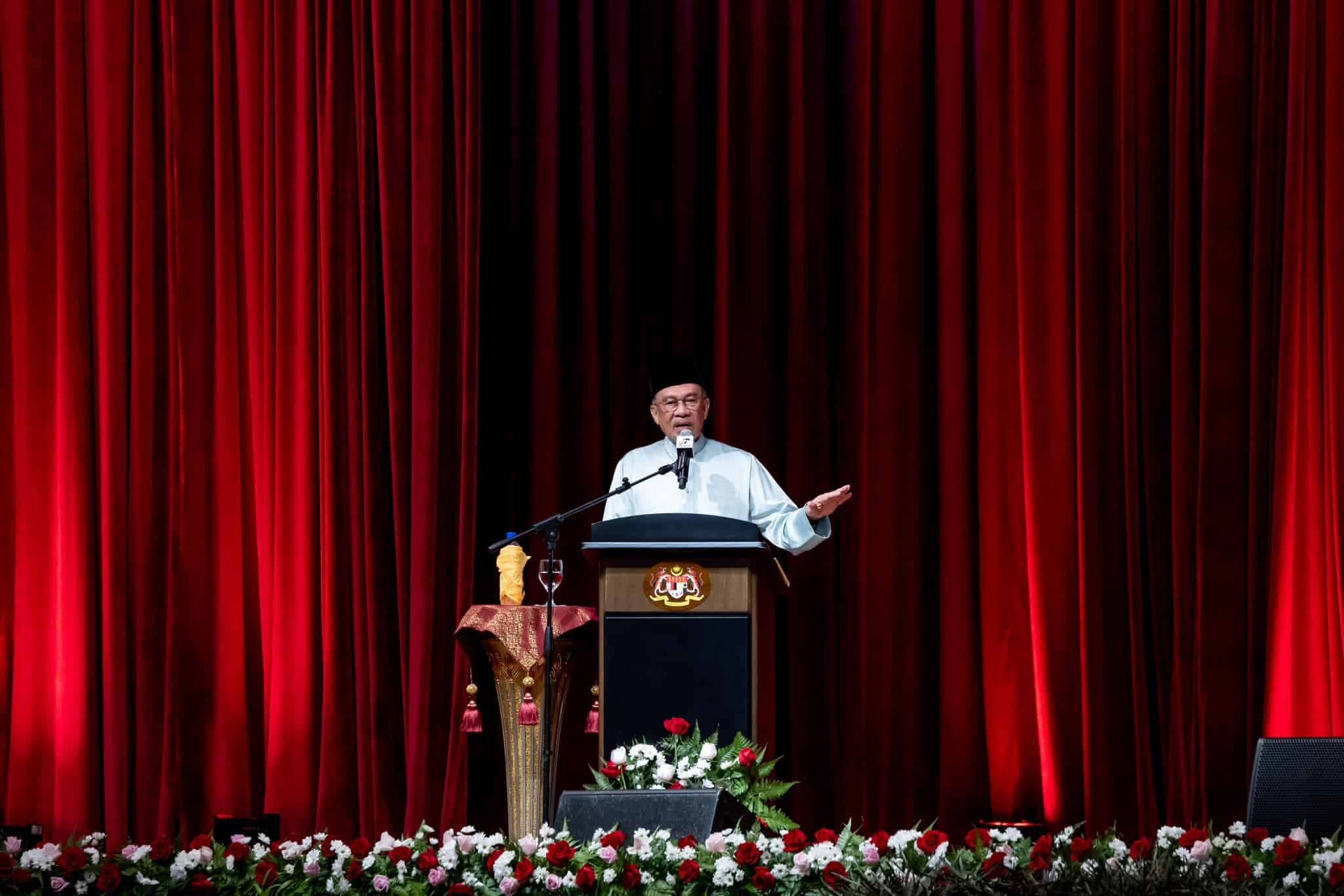 PM wants civil servants to practice 'musyawarah for more effective service