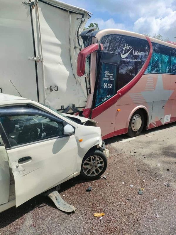 爱极乐8车连环撞! 酿1重伤8人轻伤