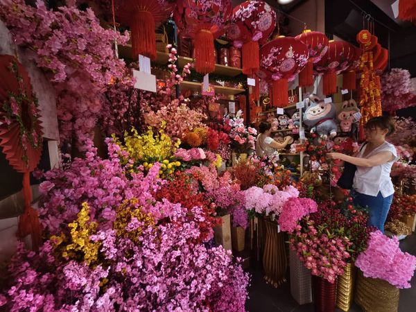 农历新年跫音渐进 年货市场红彤彤现买气!