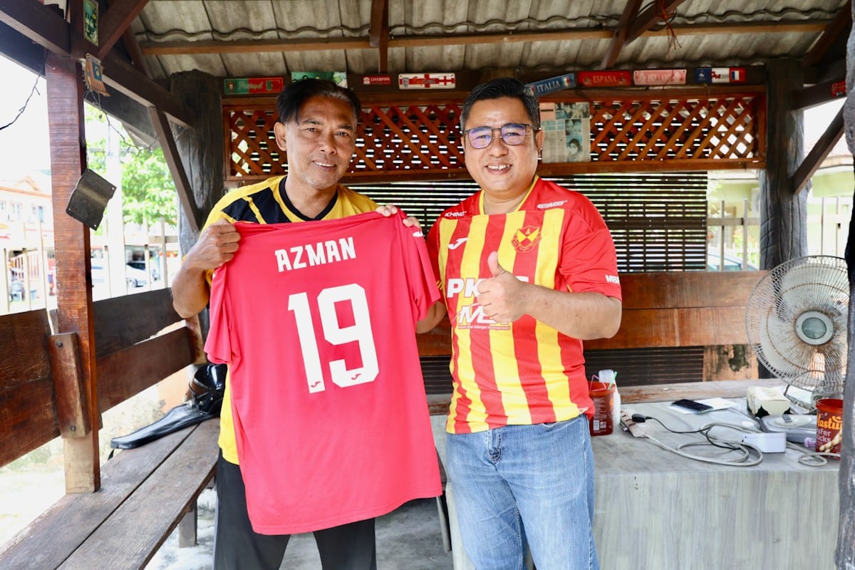 Tampung kos bedah lutut, legenda bola sepak terima bantuan RM3,000