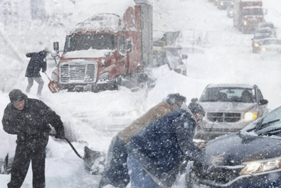 கடுமையான பனிப் புயலால் பாதிக்கப்பட்டுள்ளது அமெரிக்கா