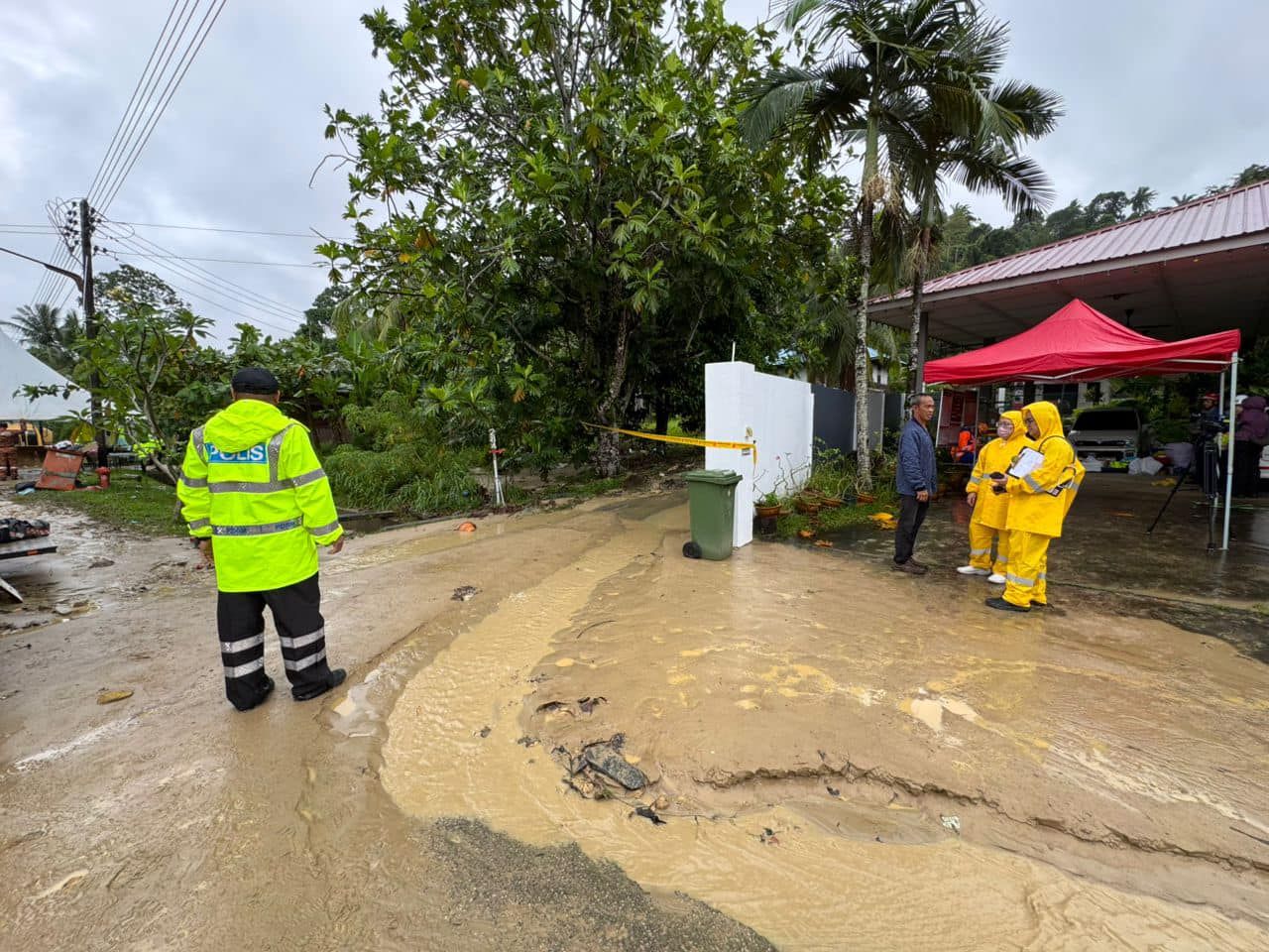 Bawa pakar jika ada keperluan bantu keluarkan mangsa tanah runtuh Miri