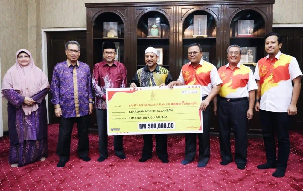 雪大臣移交50万赈灾拨款  助丹州灾民减轻负担