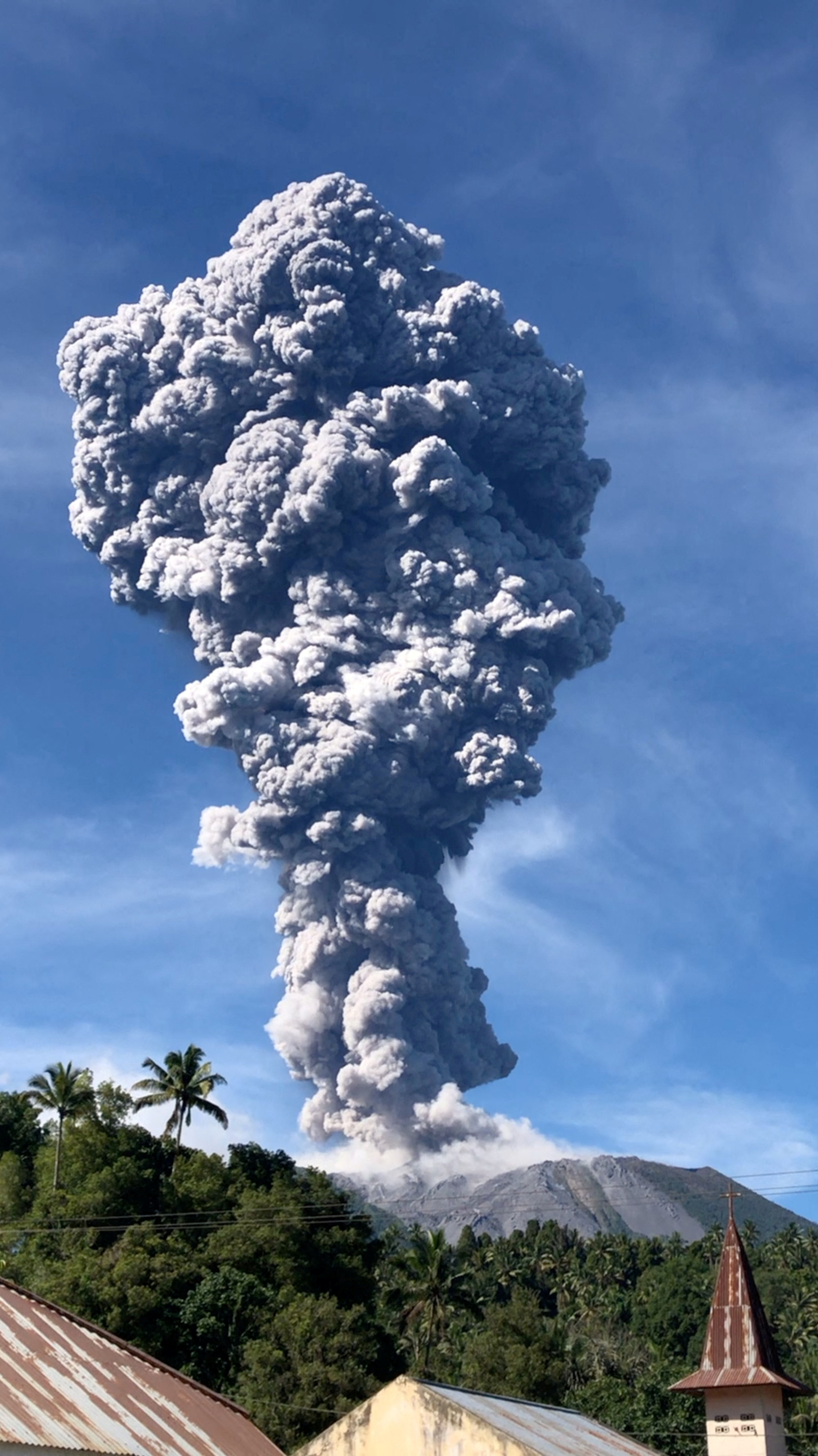 Indonesia's Mt Ibu erupts, 3,000 residents to evacuate