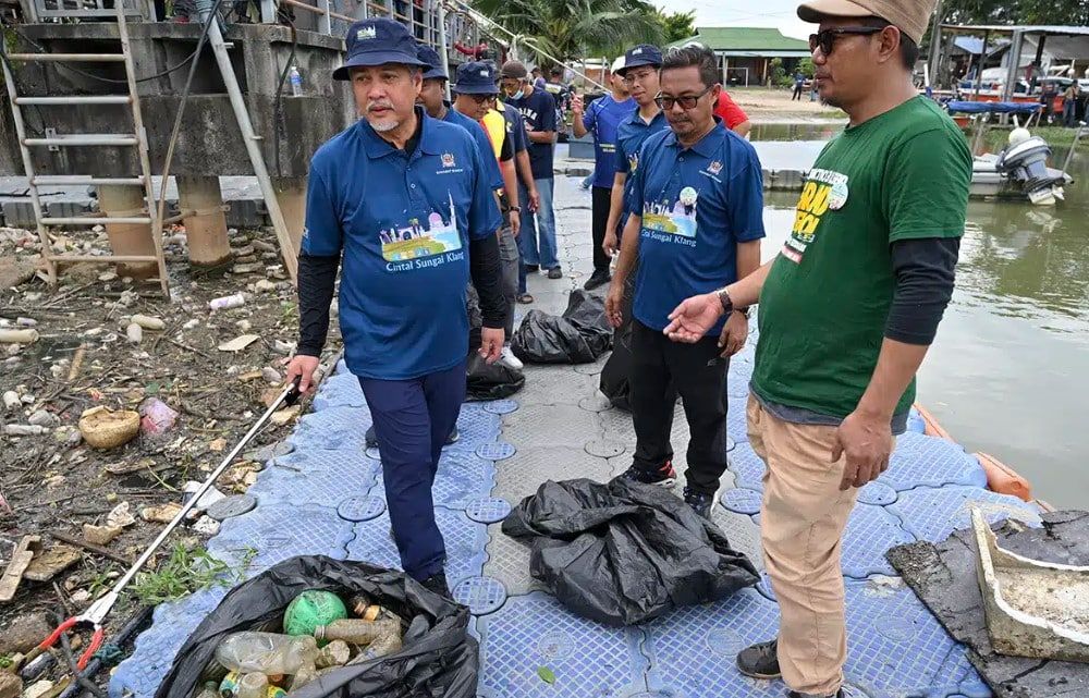 逾300人齐聚甘榜双溪乌浪渔村  响应爱护巴生河大扫除活动