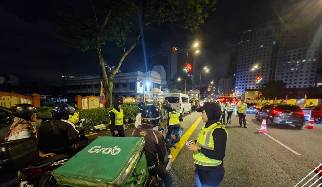 ஜே.பி.ஜே.வின் ஒருங்கிணைந்த சோதனையில் லைசென்ஸ், சாலை வரி இல்லாத குற்றங்கள் அதிகம் பதிவு